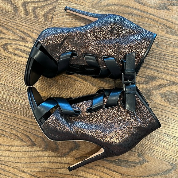 💕HP💕Diane von Furstenberg Radcliff Lace-Up Bootie metallic copper - Picture 5 of 13
